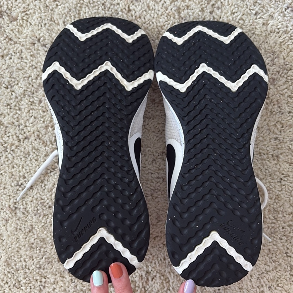 Nike Revolution Women’s White and Black Running Shoes size 9.5 - Picture 5 of 9